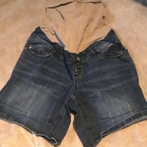 Maternity shorts